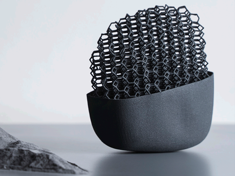 Un reposacabezas con relleno reticular impreso en 3D con el polvo Ultrasint TPU 88A Black